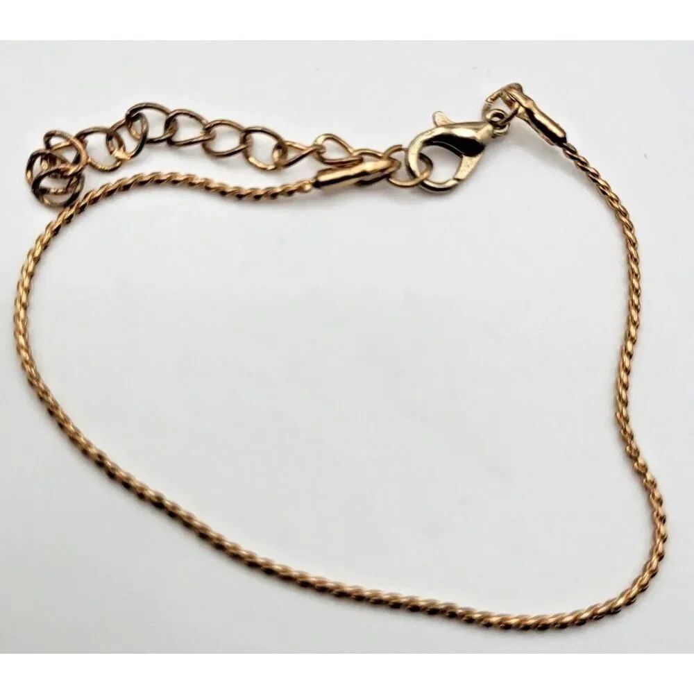 Delicate Goldtone American Showcase Bracelet 7.75in